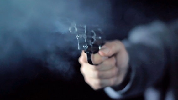Ein Revolver Marke Arminius (nachgestellte Szene). © NDR 
