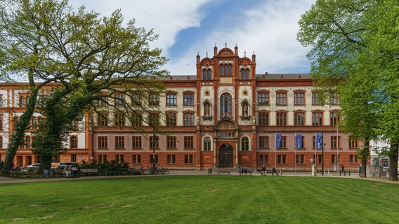 Das Hauptgebäude der Universität Rostock. © Wikimedia Commons Foto: A. Savin