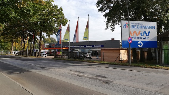 Der Baumarkt in Norderstedt, der auf dem Gekände des früheren KZ Wittmoor steht. © NDR Foto: Marc-Oliver Rehrmann