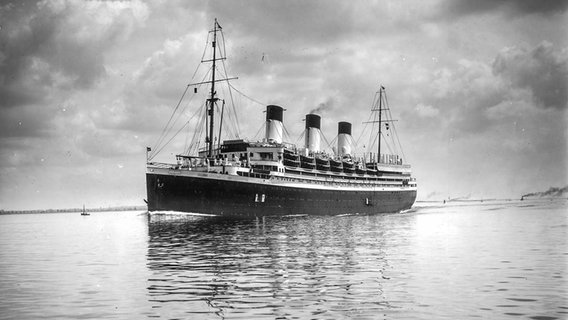 Das Passagierschiff "Cap Arcona" bei einer Probefahrt 1927. © picture-alliance Foto: akg-images