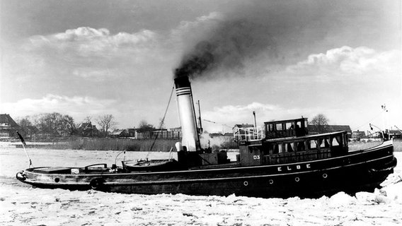 Historisches Fotos des Dampfeisbrechers "Elbe"  