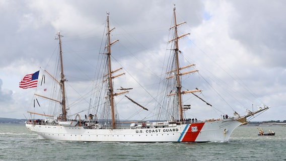 Das Segelschiff "Eagle" gehört heute der US-Küstenwache und fährt jedes Jahr drei Monate lang um die Welt.  