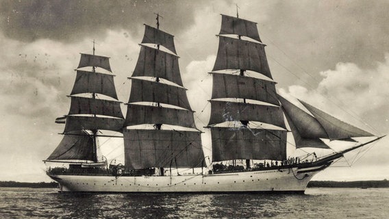 Das frühere Schulschiff "Großherzogin Elisabeth", heute "Duchess Anne" auf einer historischen Aufnahme von 1935. © imago images/Arkivi 