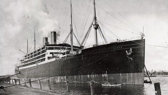 Der Schnelldampfer "Kaiserin Auguste Victoria" der Reederei Hapag im Jahr 1906.  