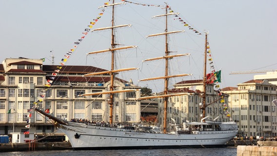 Die "Sagres" fährt seit 1961 als Segelschulschiff unter portugiesischer Flagge.  