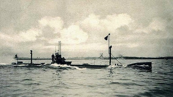 Das U-Boot "U 1" bei einer Fahrt auf der Ostsee.  