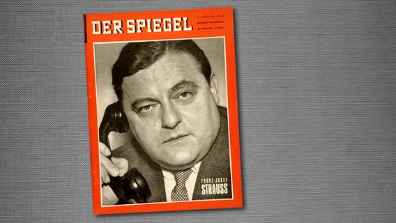 "Spiegel"-Titel von 1962 mit dem Politiker Franz-Josef Strauß © imago stock&people 