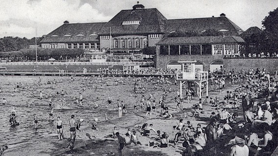 Die Stadthalle mit Freibad im Hamburger Stadtpark auf einer historischen Aufnahme © Archiv Stadtpark Verein Hamburg e.V. 