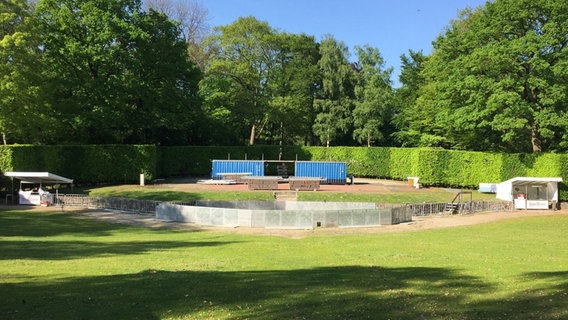 Aufbau der Freilichtbühne für das Stadtpark Open Air 2016 © Karsten Jahnke Konzertdirektion 