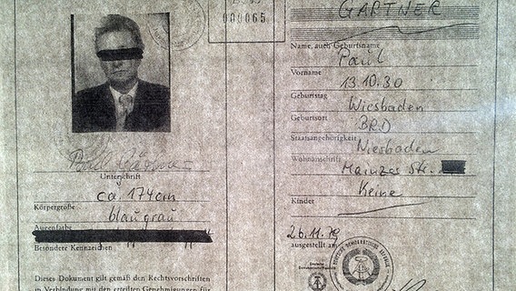 Ein gefälschter DDR-Ausweis für den Stasi-Spion Karl Gebauer. © Bundesbeauftragter für die Unterlagen des Staatssicherheitsdienstes der ehemaligen DDR Foto: Bundesbeauftragter für die Unterlagen des Staatssicherheitsdienstes der ehemaligen DDR