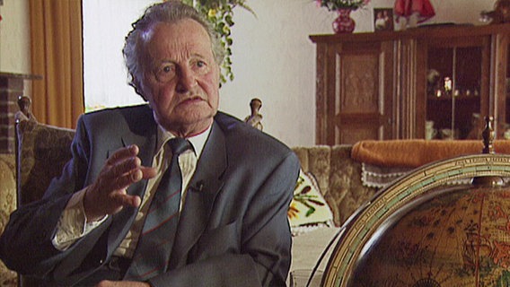 Der ehemalige Stasi-Spion Karl Gebauer bei einem Interview mit dem NDR 1999. © NDR Kulturjournal Foto: NDR Kulturjournal