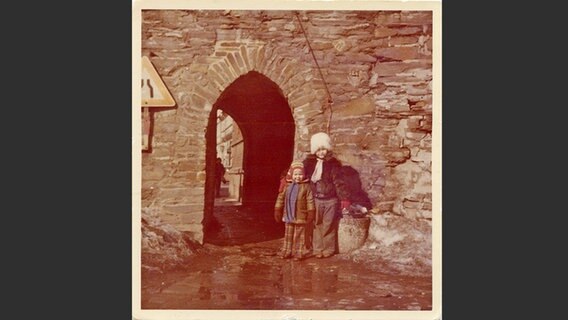 Dirk Stein, der zu DDR-Zeiten spurlos verschwand, zusammen mit seiner Schwester. © NDR Foto: Marie Chlebosch