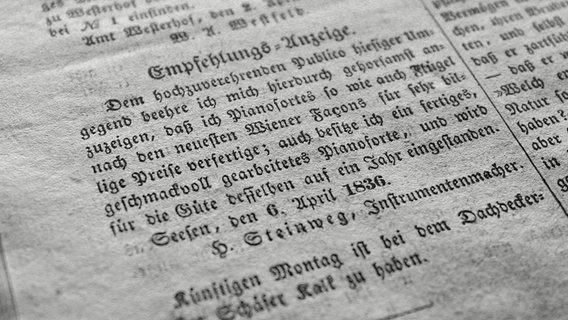 Eine 1836 von Heinrich Steinweg aufgegebene Zeitungsanzeige. © Dirk Stroschein Foto: Dirk Stroschein