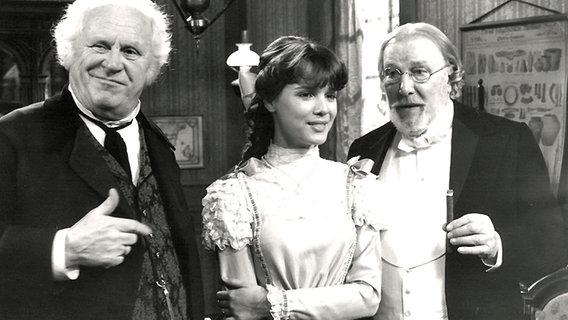 Szene aus dem Film "Der Raub der Sabinerinnen" von 1982 mit Gerd Fröbe, Désirée Nosbusch und Martin Held © Studio Hamburg/NDR 