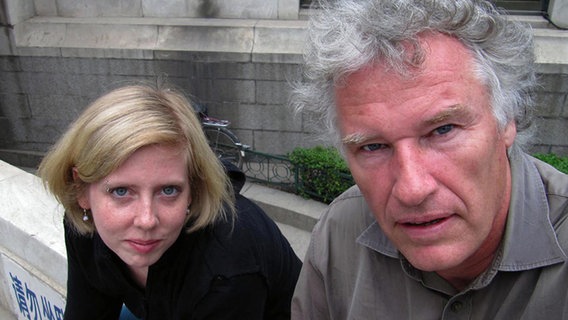 Jeff Widener mit grauem Haar zusammen mit seiner Frau. © Jeff Widener/AP Foto: Jeff Widener