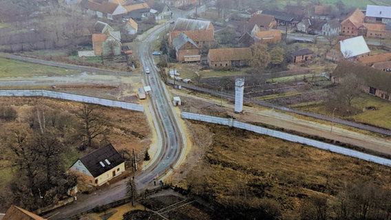 geöffnete Grenze zwischen Zicherie und Böckwitz im Jahr 1989  Foto: Michael Latz