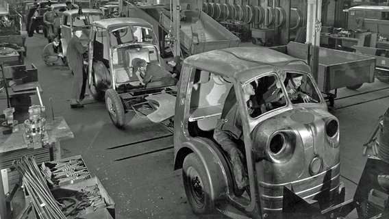 Karosseriebau im Tempo-Werk Hamburg-Harburg in den frühen 1950er-Jahren © Daimler 