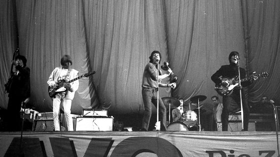 The Rolling Stones auf der Bühne der Ernst-Merck-Halle am 13. September 1965 © K & K Ulf Kruger OHG/Redferns Foto: K & K Ulf Kruger OHG/Redferns