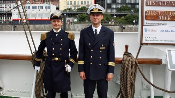 Uniformen der Wasserschutzpolizei  Foto: Katharina Gelhaus