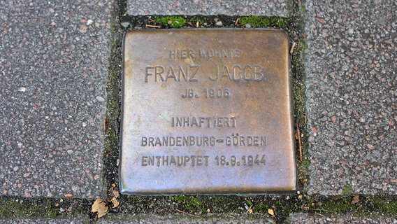 Ein Stolperstein erinnert an den Widerstandskämpfer Franz Jacob © NDR.de Foto: Kristina Festring-Hashem Zadeh