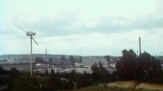 Das Windrad von Joachim Pätz 1989 auf der Dierkower Höhe in Rostock. Das Windrad von Joachim Pätz 1989 auf der Dierkower Höhe in Rostock. © Deutsches Rundfunkarchiv