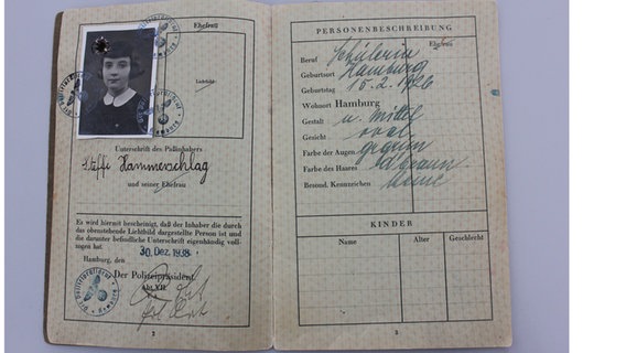 Reisepass von Steffi Wittenberg, die mit ihrer Familie 1939 von Hamburg nach Uruguay emigrierte.  