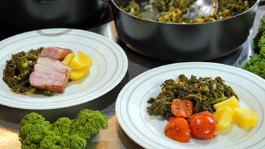 Grünkohl klassisch mit Kasseler oder vegan mit Tomaten. © NDR Foto: Florian Kruck