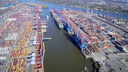 Blick auf den Hamburger Hafen aus der Luft. © picture alliance 