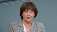 Die Bundesvorsitzende der Lebenshilfe, Ulla Schmidt, spricht im Bundestag. © picture alliance Foto: Jens Krick