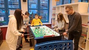 Kinder spielen in dem Jugendhaus Clippo in Lohbrügge © NDR Foto: Petra Volquardsen