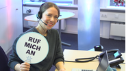 Norma am Spendentelefon von "Hand in Hand für Norddeutschland". © NDR Foto: Christoph Klipp