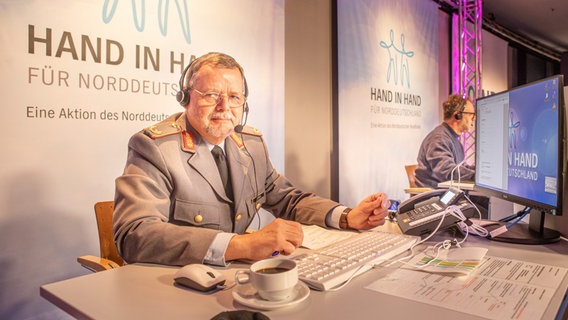 Uwe Nerger, Brigadegeneral vom Landeskommando MV, im Foyer des NDR Landesfunkhauses in Schwerin. © NDR Foto: Georg Hundt