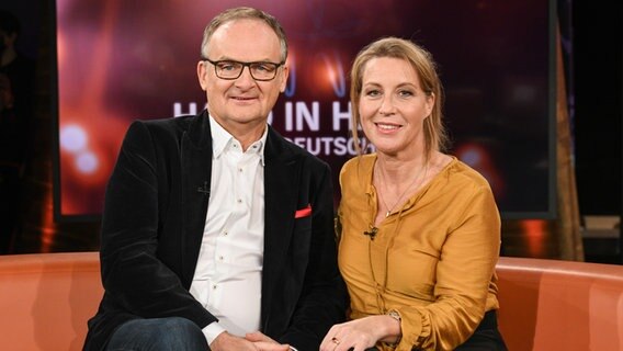 Journalistin Anne Gesthuysen und der Journalist Frank Plasberg in der NDR Talk Show Spezial. © NDR Foto: Uwe Ernst