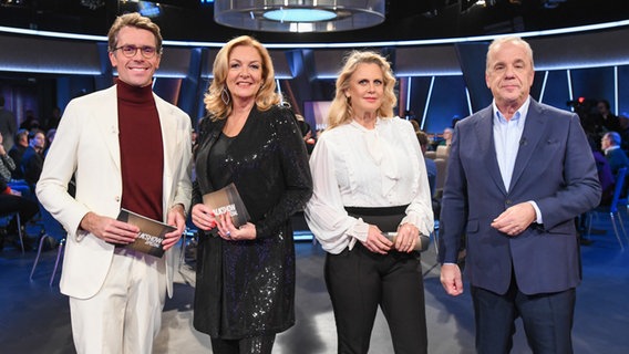 Bettina Tietjen, Johannes Wimmer, Barbara Schöneberger und Hubertus Meyer-Burckhardt. © NDR Foto: Uwe Ernst