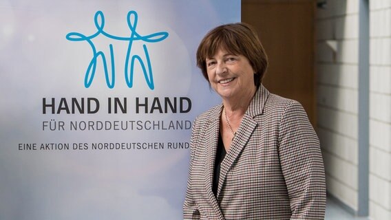 Die Bundesvorsitzende der Bundesvereinigung Lebenshilfe Ulla Schmidt lächelt in die Kamera. Die Bundesvorsitzende der Bundesvereinigung Lebenshilfe Ulla Schmidt lächelt in die Kamera. © NDR/Janis Röhlig Foto: Janis Röhlig
