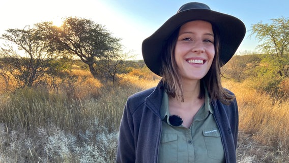 Tierärztin Hannah Emde in Namibia. © NDR/Doclights 