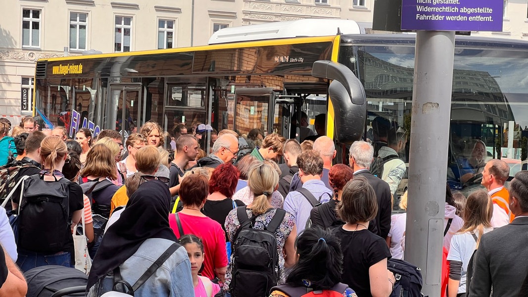 Po pożarze na stacji kolejowej w Schwerinie: Pociągi wracają zgodnie z rozkładem NDR.de – Aktualności