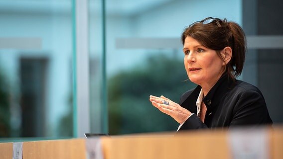 Claudine Nierth vom Verein "Mehr Demokratie" auf der Pressekonferenz zum Bürgerrat 2021. © Mehr Demokratie Foto: Robert Boden