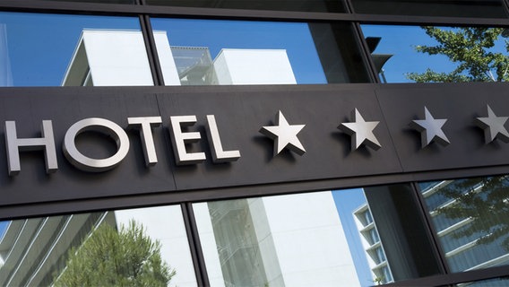 Der Schriftzug "Hotel" mit Sternen. © fotolia.com Foto: paulo Jorge cruz