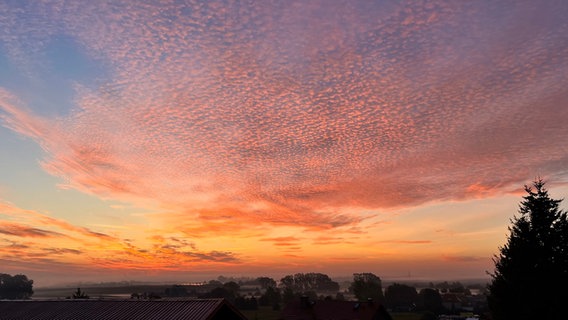 Himmel über Gielow am Sonntagmorgen © NDR Foto: Matthias Sommer aus Gielow