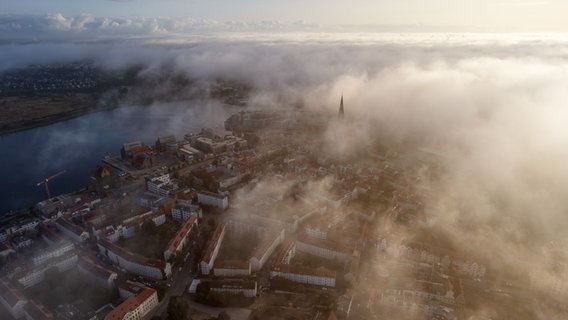 Rostock im Nebel. © NDR Foto: Heiko Pockrandt-Esch