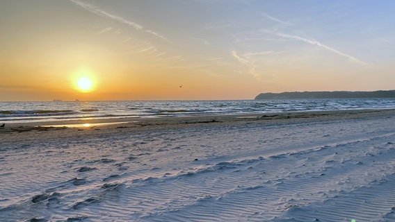 Sonnenaufgang am Strand von Prora auf der Insel Rügen © NDR Foto: Daniel Weers aus Rastede