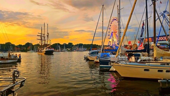 Abendstimmung bei der Hanse Sail in Rostock © NDR Foto: Torsten Krahn aus Rostock