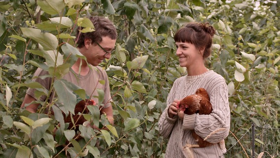 Johannes Walzer und Laura-Kristin Koch von der Solidarischen Landwirtschaft in Upahl  
