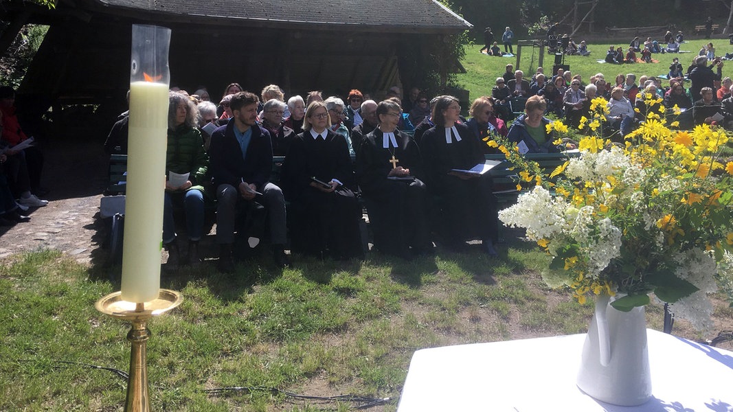 Carpin Waldgottesdienst mit Landesbischöfin Kristina KühnbaumSchmidt