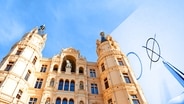 Das Schweriner Schloss mit Wahlzettel (Montage) © iStockphoto, fotolia.com Foto: Bertlmann, ma-photo