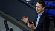 Sven-Christian Kindler (Bündnis 90/Die Grünen), Bundestagsabgeordneter, spricht während der 132. Sitzung des Deutschen Bundestages im Plenarsaal des Reichstagsgebäudes. © picture alliance/Gregor Fischer/dpa Foto: Gregor Fischer