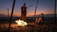 Mohamedou Slahi am Lagerfeuer in Nouakchott, Mauretanien. © Hoferichter und Jacobs GmbH 