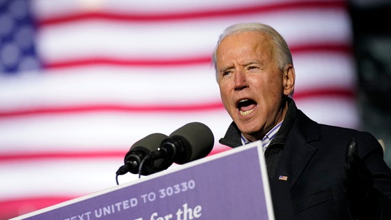 Joe Biden spricht auf einer Wahlveranstaltung. © picture allliance / dpa Foto: Andrew Harnik