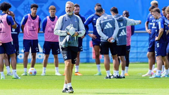 HSV-Trainer Tim Walter und seine Spieler. © Imago / Eibner 